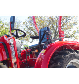 Farmářský traktor FLYER 454F