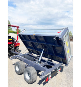 Přívěs dvounápravový 2,5T - třístranný sklápěč s osvětlením